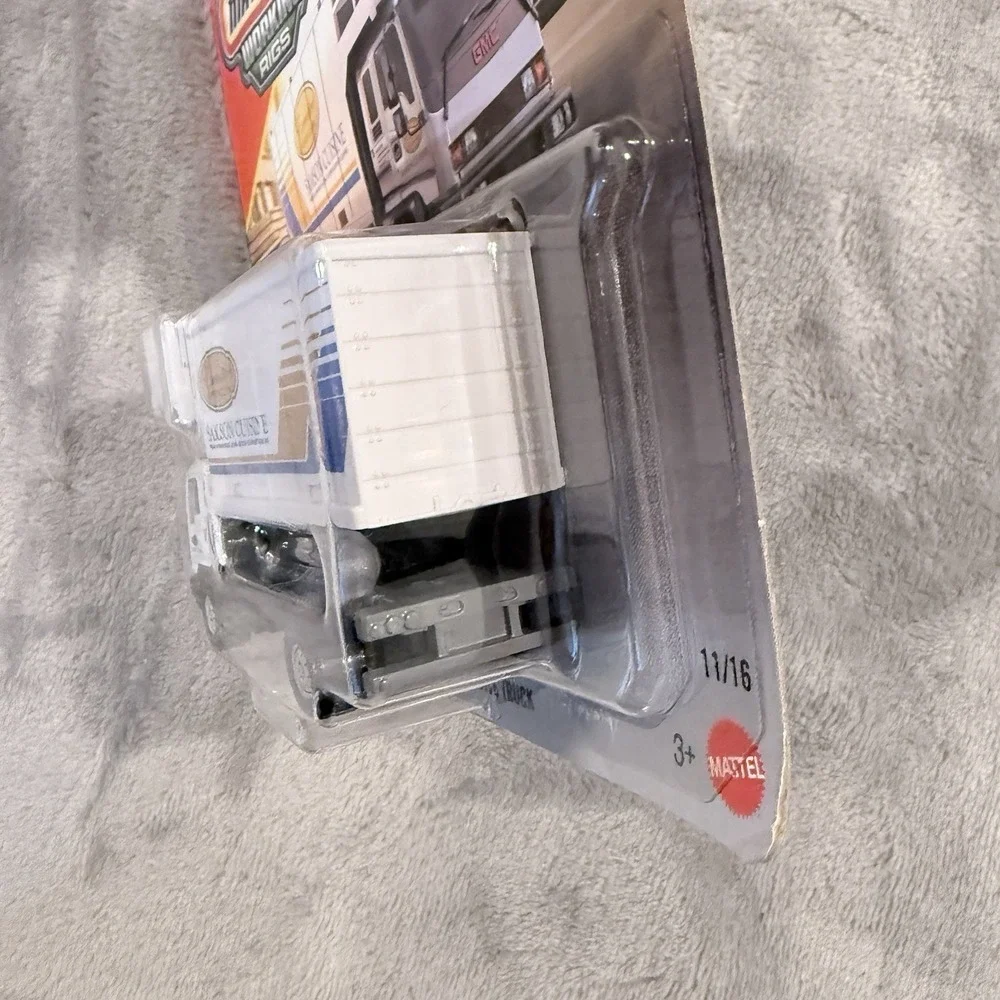 Matchbox Working Rigs GMC T8500 Airport Service Truck Samson Cuisine JCY27 NIP